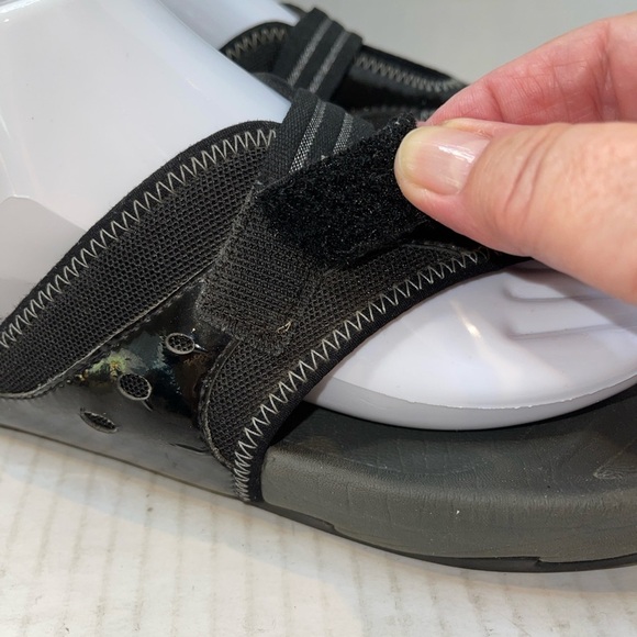 Earth Women's Sandals Size 9B Black Leather Upper Thong Arch Support Slip On - Picture 9 of 12